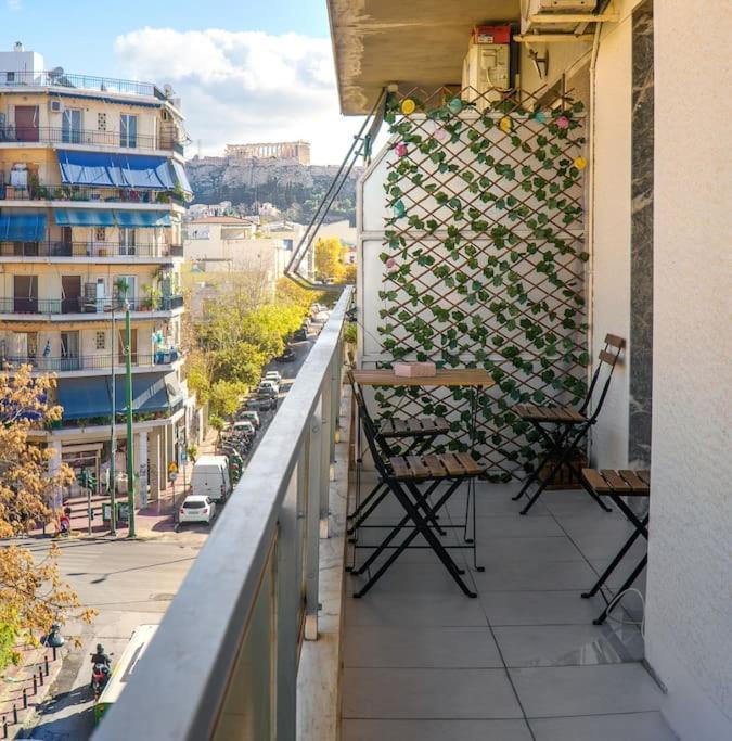 4 Family And Friends - Acropolis View Apartment Атина Екстериор снимка