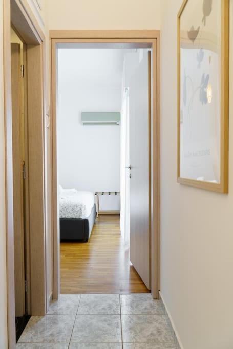 4 Family And Friends - Acropolis View Apartment Атина Екстериор снимка