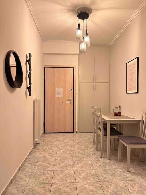 4 Family And Friends - Acropolis View Apartment Атина Екстериор снимка