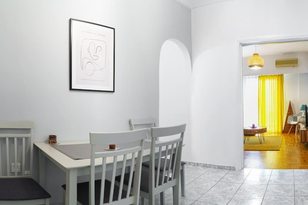 4 Family And Friends - Acropolis View Apartment Атина Екстериор снимка