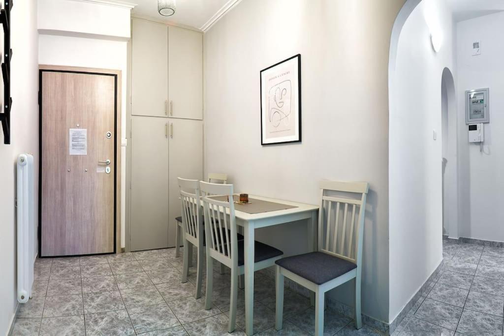 4 Family And Friends - Acropolis View Apartment Атина Екстериор снимка