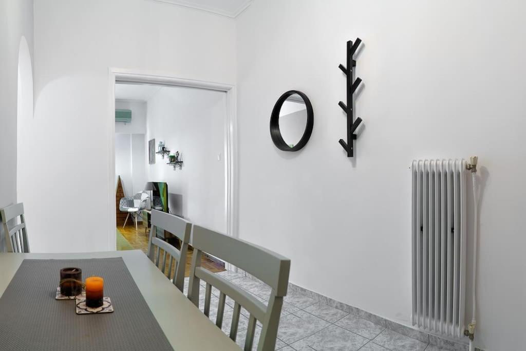 4 Family And Friends - Acropolis View Apartment Атина Екстериор снимка